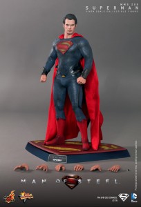 Hot_Toys_-_Man_of_Steel_-_Superman_Collectible_Figure_PR16