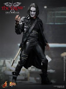 Hot_Toys_-_The_Crow_-_Eric_Draven_Collectible_Figure_PR2
