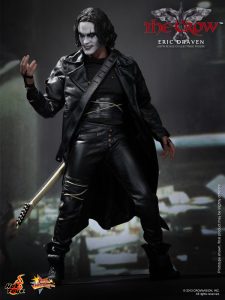 Hot_Toys_-_The_Crow_-_Eric_Draven_Collectible_Figure_PR4