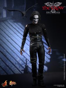 Hot_Toys_-_The_Crow_-_Eric_Draven_Collectible_Figure_PR5