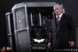 wpid-storagesdcard0DownloadHot-Toys-The-Dark-Knight-Batman-Armory-with-Alfred-Pennyworth-Collectible-Set_PR3.jpg.jpg