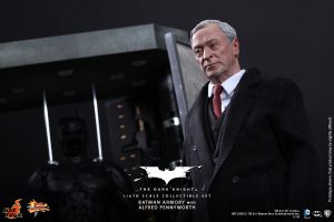 wpid-storagesdcard0DownloadHot-Toys-The-Dark-Knight-Batman-Armory-with-Alfred-Pennyworth-Collectible-Set_PR4.jpg.jpg