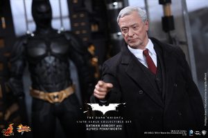 wpid-storagesdcard0DownloadHot-Toys-The-Dark-Knight-Batman-Armory-with-Alfred-Pennyworth-Collectible-Set_PR5.jpg.jpg