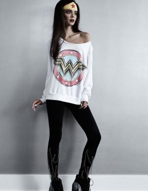 Lauren Moshi - Wonder Woman pullover white composed