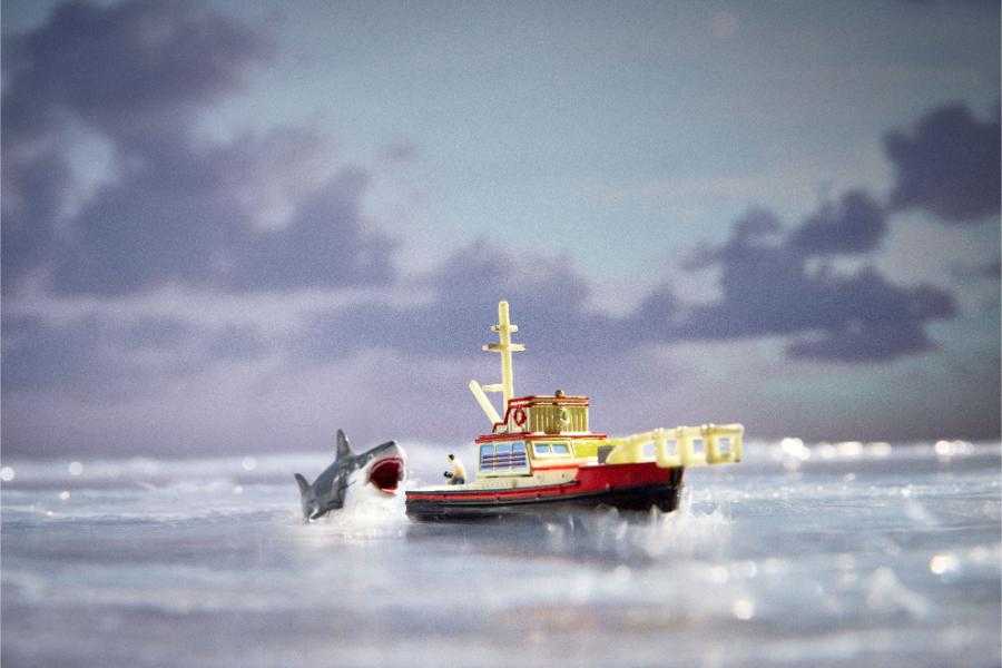 To honor 50 years of Universal Pictures and Steven Spielberg’s Jaws, Hot Wheels is unleashing a nostalgic collectible inspired by one of cinema’s most unforgettable moments: the legendary “You’re gonna need a bigger boat” scene.