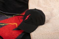 DC-Batman-x-Flash-hat-on-blanket_95A5265