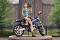 LARA-CROFT-CLASSIC-MOTORBIKE01