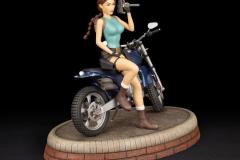 LARA-CROFT-CLASSIC-MOTORBIKE10