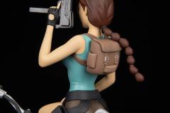 LARA-CROFT-CLASSIC-MOTORBIKE12
