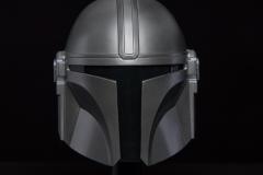 STAR-WARS-THE-BLACK-SERIES-THE-MANDALORIAN-MINI-HELMET-11