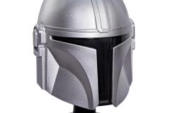 STAR-WARS-THE-BLACK-SERIES-THE-MANDALORIAN-MINI-HELMET-4
