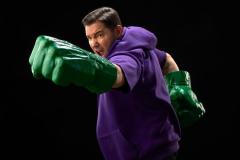 MARVEL-LEGENDS-SERIES-INCREDIBLE-HULK-PREMIUM-ROLEPLAY-FISTS-1