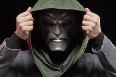 MARVEL-LEGENDS-SERIES-DOCTOR-DOOM-PREMIUM-ROLEPLAY-HELMET-17-1