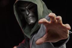 MARVEL-LEGENDS-SERIES-DOCTOR-DOOM-PREMIUM-ROLEPLAY-HELMET-21-1