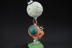 Moon-Man-Statue04
