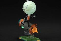 Moon-Man-Statue13