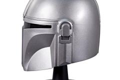 STAR-WARS-THE-BLACK-SERIES-THE-MANDALORIAN-MINI-HELMET-5