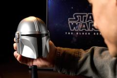 STAR-WARS-THE-BLACK-SERIES-THE-MANDALORIAN-MINI-HELMET-8