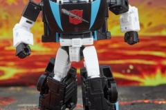 TRANSFORMERS-LEGACY-DELUXE-CLASS-ARMADA-UNIVERSE-WHEELJACK-2