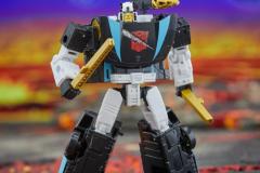 TRANSFORMERS-LEGACY-DELUXE-CLASS-ARMADA-UNIVERSE-WHEELJACK-3