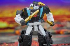 TRANSFORMERS-LEGACY-DELUXE-CLASS-ARMADA-UNIVERSE-WHEELJACK-4