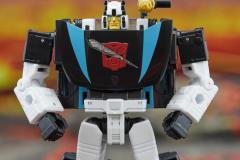 TRANSFORMERS-LEGACY-DELUXE-CLASS-ARMADA-UNIVERSE-WHEELJACK-5