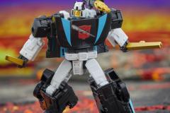 TRANSFORMERS-LEGACY-DELUXE-CLASS-ARMADA-UNIVERSE-WHEELJACK-6