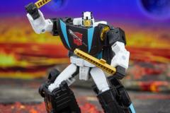 TRANSFORMERS-LEGACY-DELUXE-CLASS-ARMADA-UNIVERSE-WHEELJACK-8