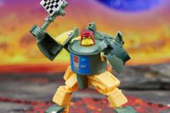 TRANSFORMERS-LEGACY-DELUXE-CLASS-AUTOBOT-COSMOS-5