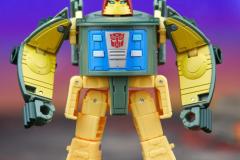 TRANSFORMERS-LEGACY-DELUXE-CLASS-AUTOBOT-COSMOS-6