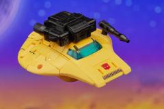 TRANSFORMERS-LEGACY-UNITED-DELUXE-CLASS-ORIGIN-BUMBLEBEE-10
