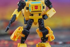 TRANSFORMERS-LEGACY-UNITED-DELUXE-CLASS-ORIGIN-BUMBLEBEE-2