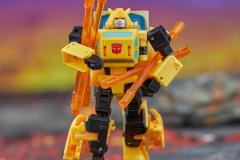 TRANSFORMERS-LEGACY-UNITED-DELUXE-CLASS-ORIGIN-BUMBLEBEE-5