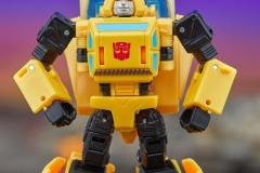 TRANSFORMERS-LEGACY-UNITED-DELUXE-CLASS-ORIGIN-BUMBLEBEE-6