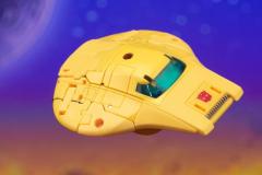 TRANSFORMERS-LEGACY-UNITED-DELUXE-CLASS-ORIGIN-BUMBLEBEE-7