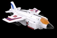TRANSFORMERS-AGE-OF-THE-PRIMES-DELUXE-CLASS-AERIALBOT-SLINGSHOT-3-01