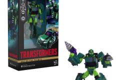 TRANSFORMERS-AGE-OF-THE-PRIMES-DELUXE-CLASS-FUGITIVE-WASPINATOR-Package-2-01