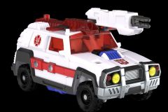 TRANSFORMERS-AGE-OF-THE-PRIMES-VOYAGER-CLASS-AUTOBOT-RED-ALERT-2-01