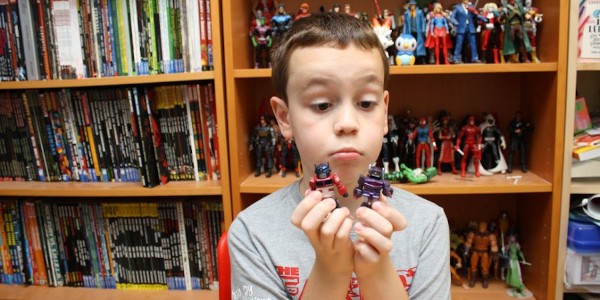 Mix Transformers and Minimates and you get a really awesome toy. Sean’s a huge fan of Diamond’s Minimates, so I knew Sean had to check these out! Click on the […]